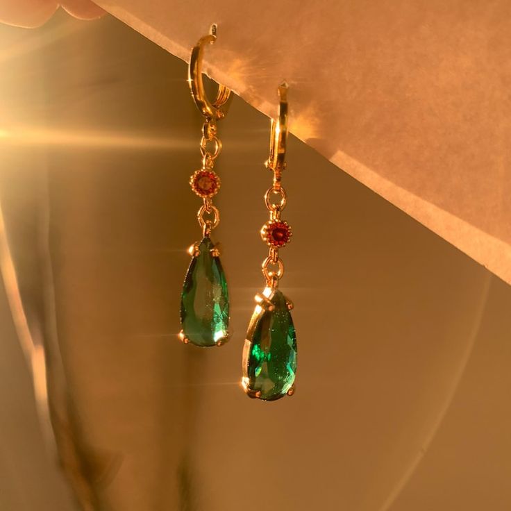 Boucles d'oreilles vintage en émeraude Howl – Paradise Designs