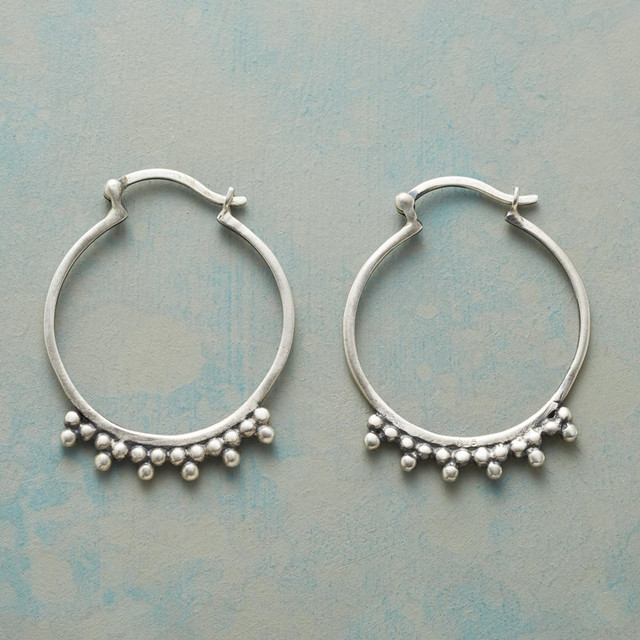 Boucles D'oreilles Pendantes Vintage Clip En Métal Doré Et Fausses Perles Chanel  596461