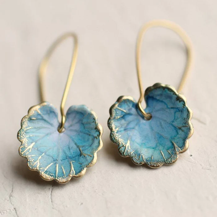 Boucles d'oreilles vintage à feuilles bleues – Paradise Designs