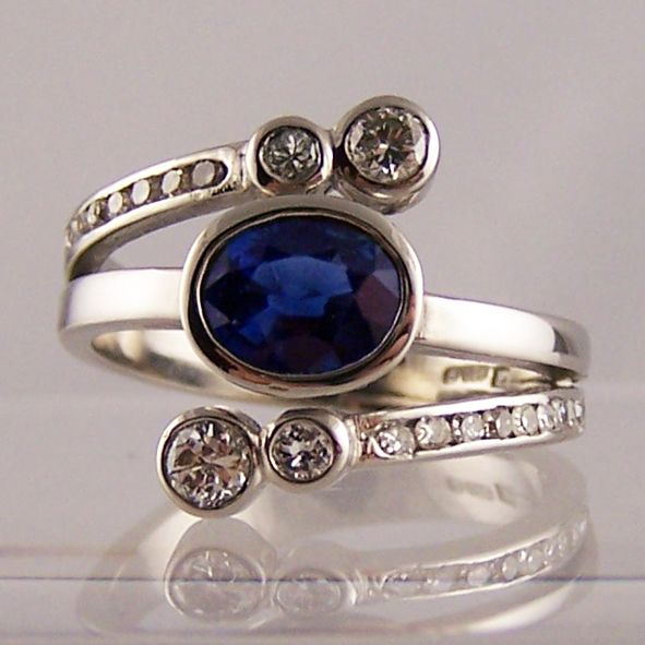 Bague ouverte avec cristal bleu vintage