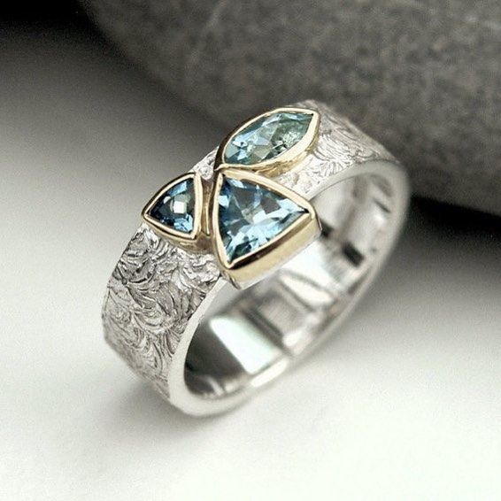 Bague vintage en argent avec incrustation d'aigue-marine