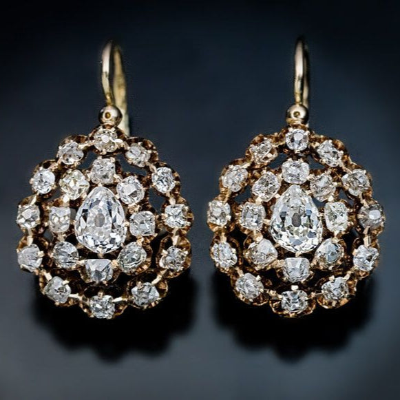 Boucles d'oreilles pendantes en or avec diamants anciens