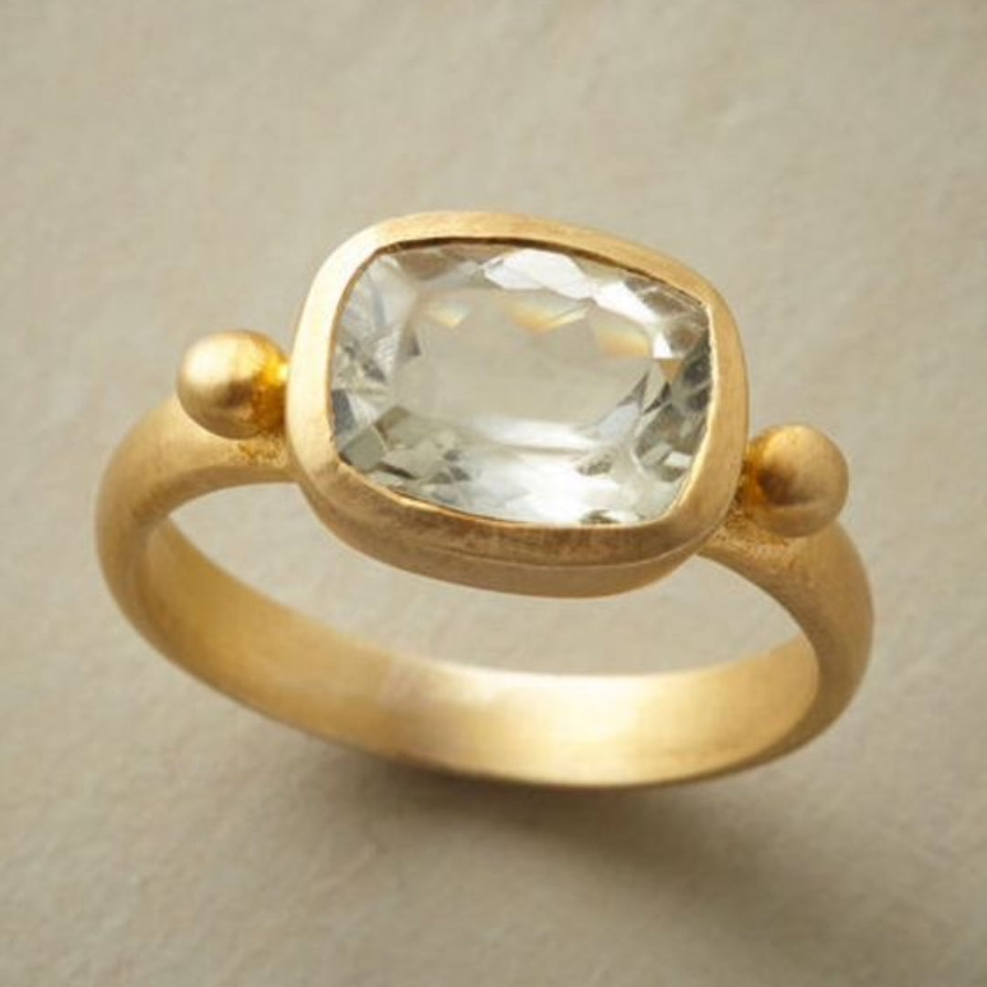 Bague vintage en or et verre blanc