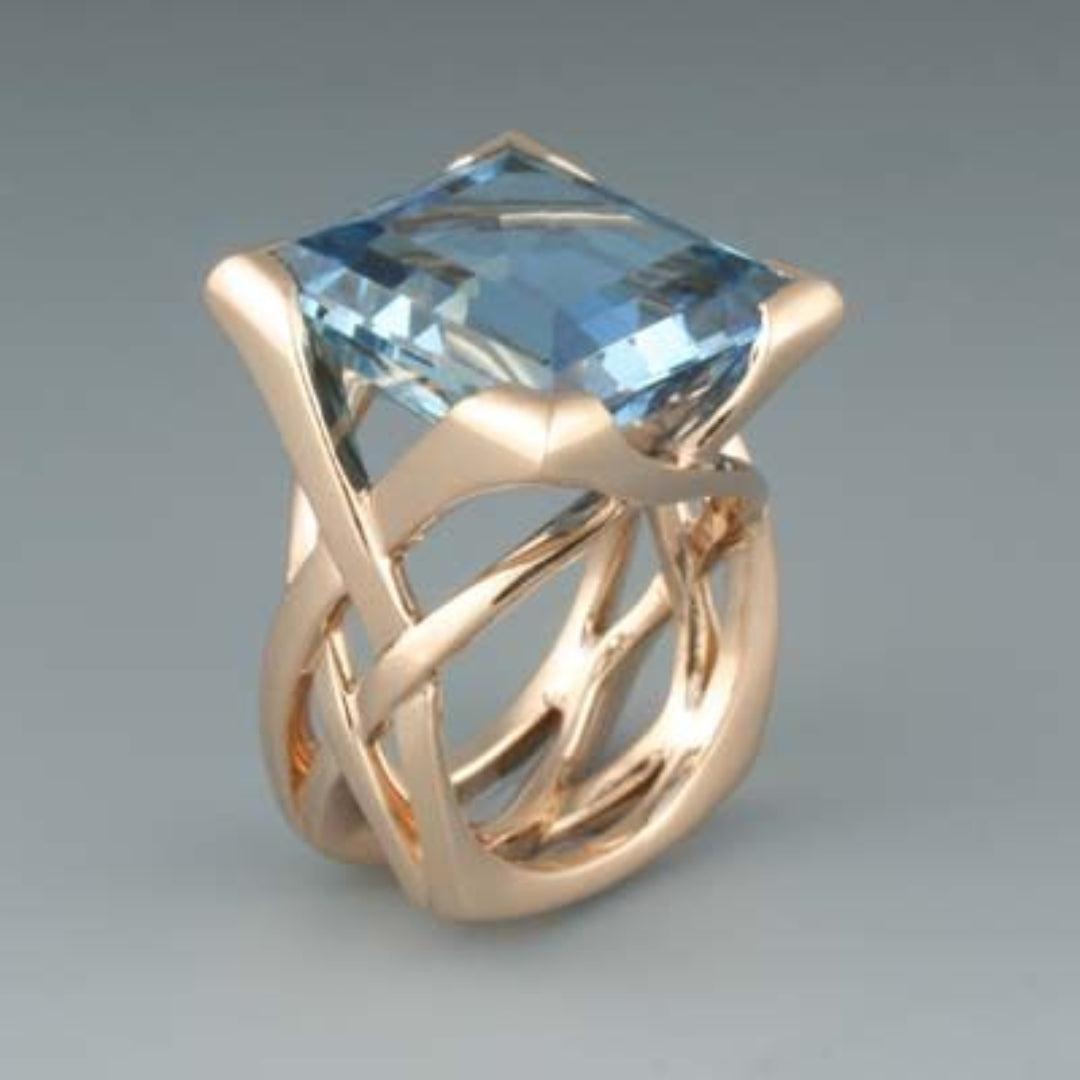 Bague vintage en or rose et zirconium bleu