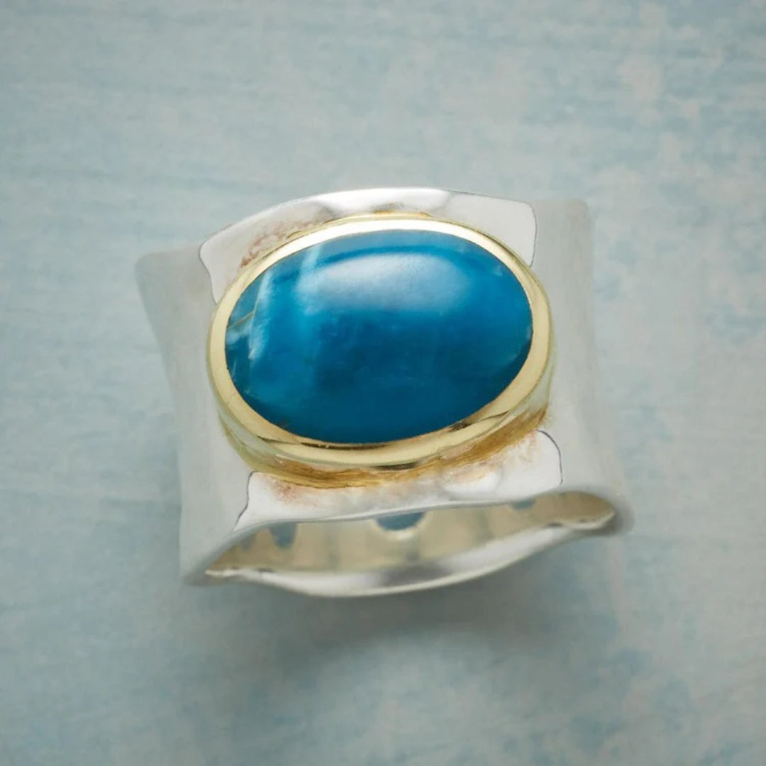 Bague en argent avec pierre ovale bleue