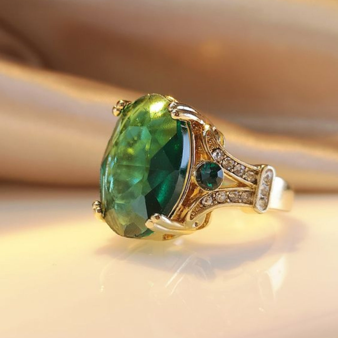 Bague élégante en cristal vert plaqué or