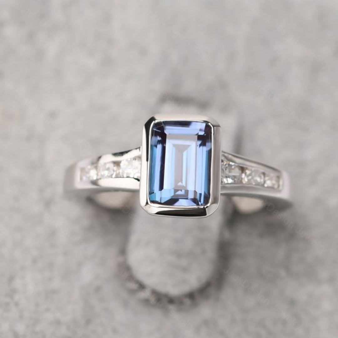 Bague vintage en cristal bleu en argent brillant