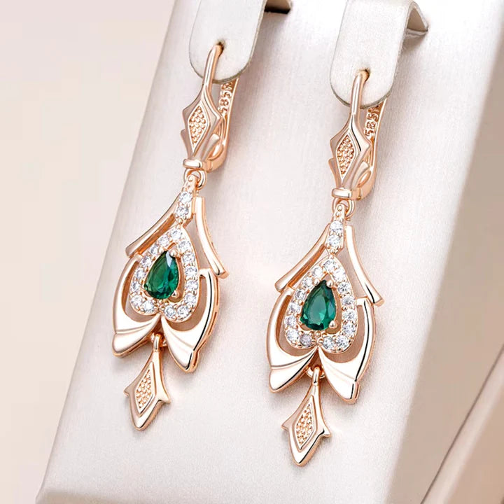 Boucles d'oreilles élégantes et pendantes en cristal vert doré