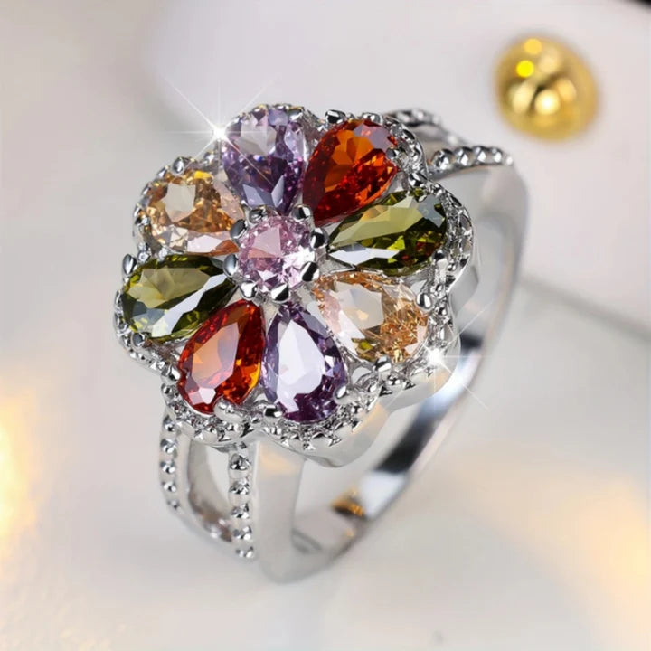 Bague en argent avec marguerite colorée et scintillante