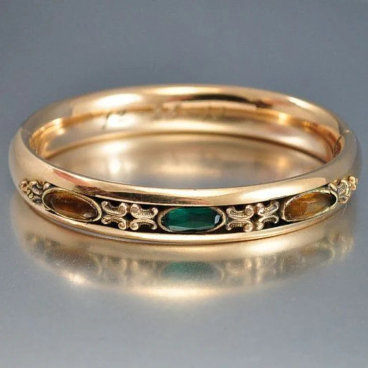 Bague en or avec incrustation de pierres colorées