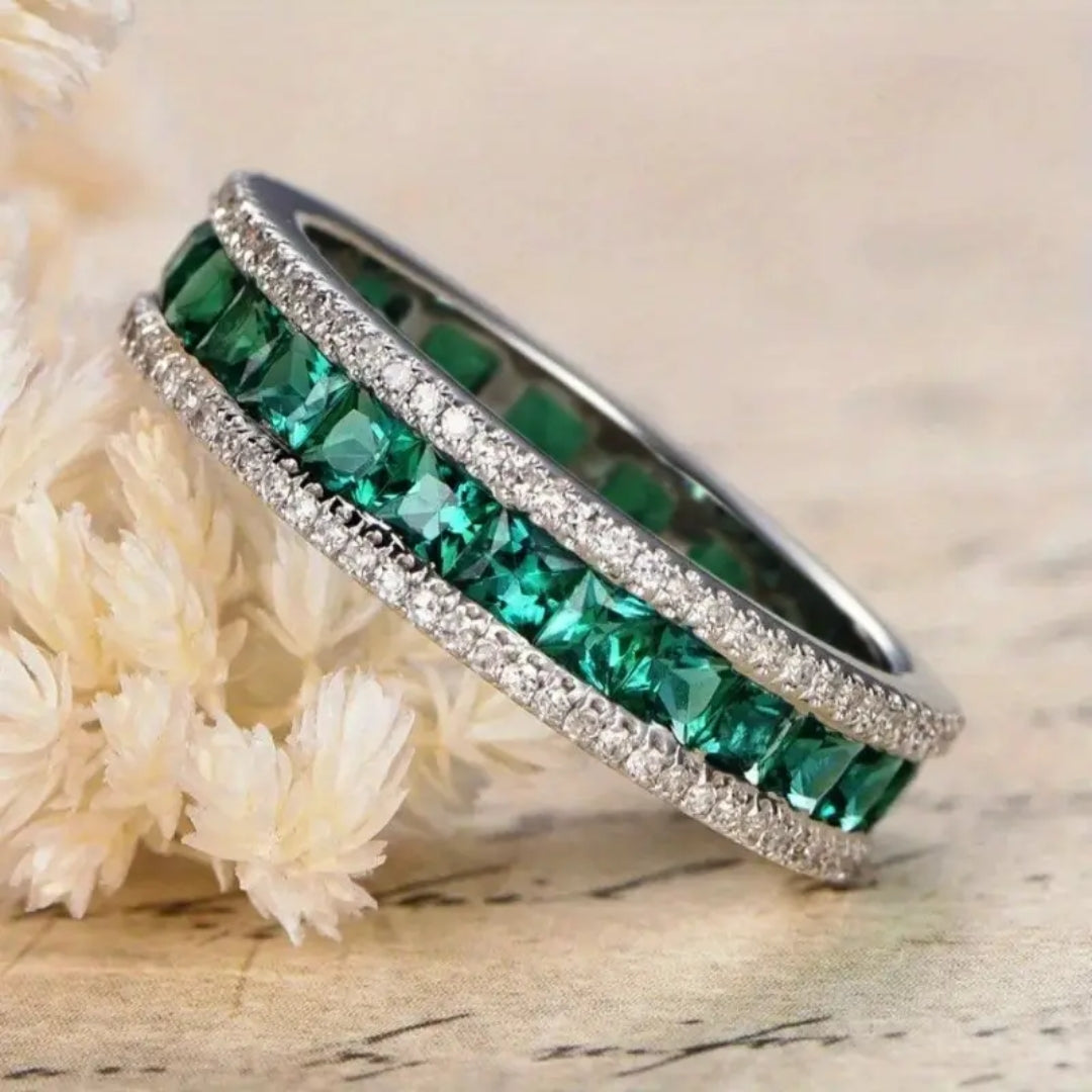 Bague en argent avec cristaux verts