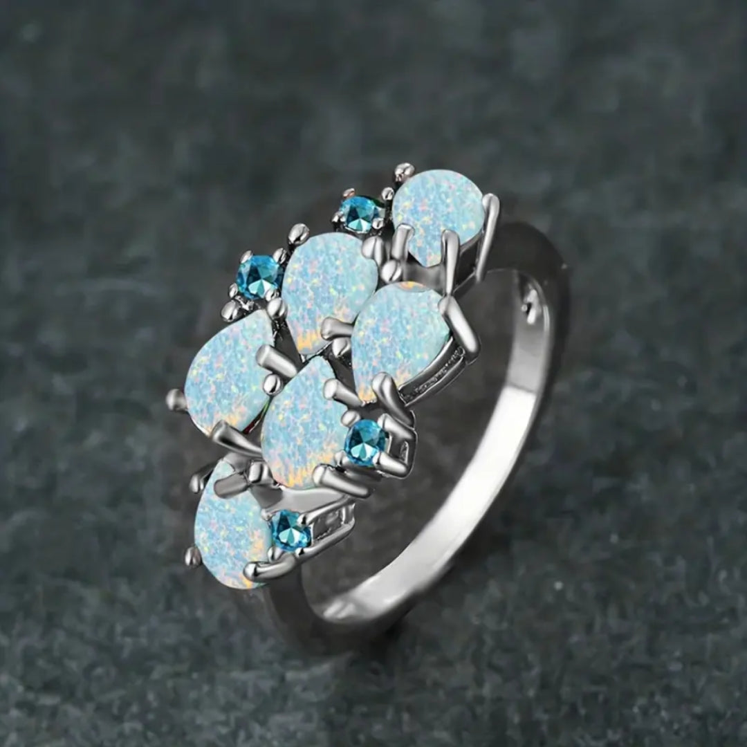 Bague en argent vintage avec opale bleue