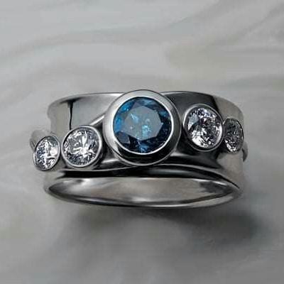 Bague en argent vintage avec zirconium bleu