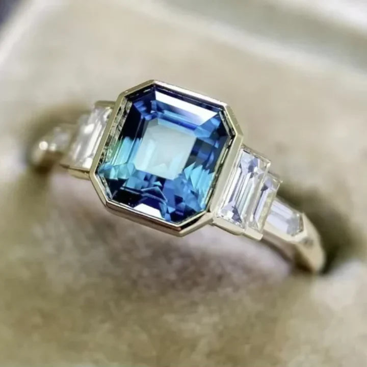 Bague en verre bleu vintage avec zirconium