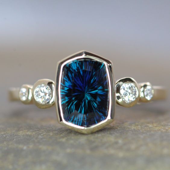 Bague vintage bleu cosmique en or