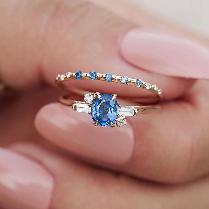 Bague vintage en cristal bleu brillant