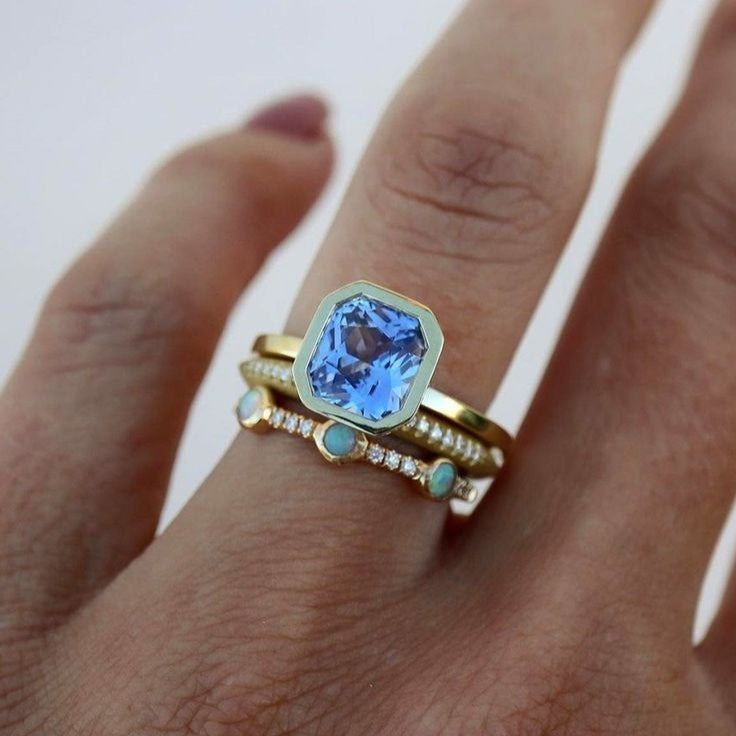 Bague vintage en cristal bleu et opale