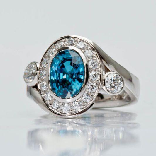 Bague bleue brillante en argent vintage