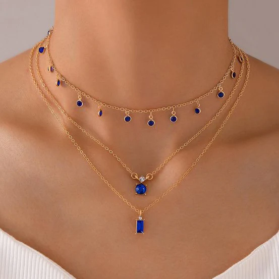 Collier vintage en or avec zirconias bleus
