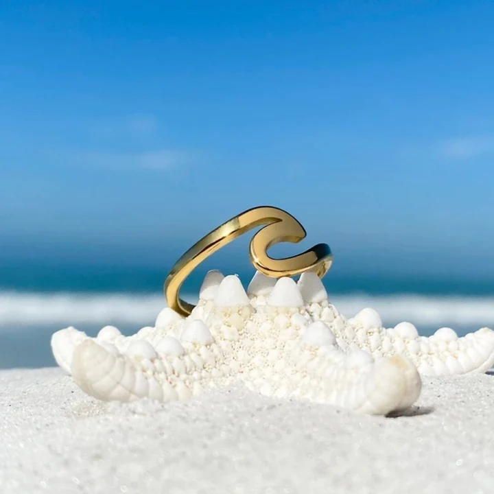 Bague en or en forme de vague de mer