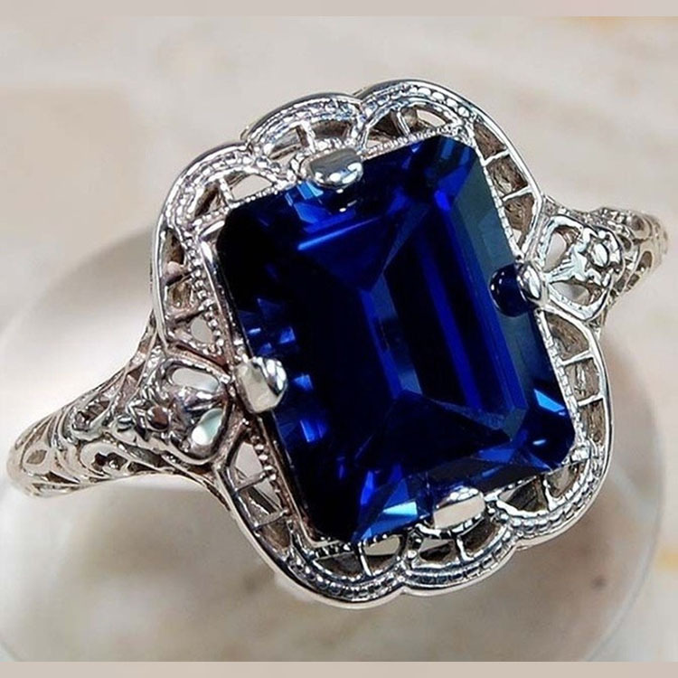 Bague vintage en argent incrusté de verre bleu