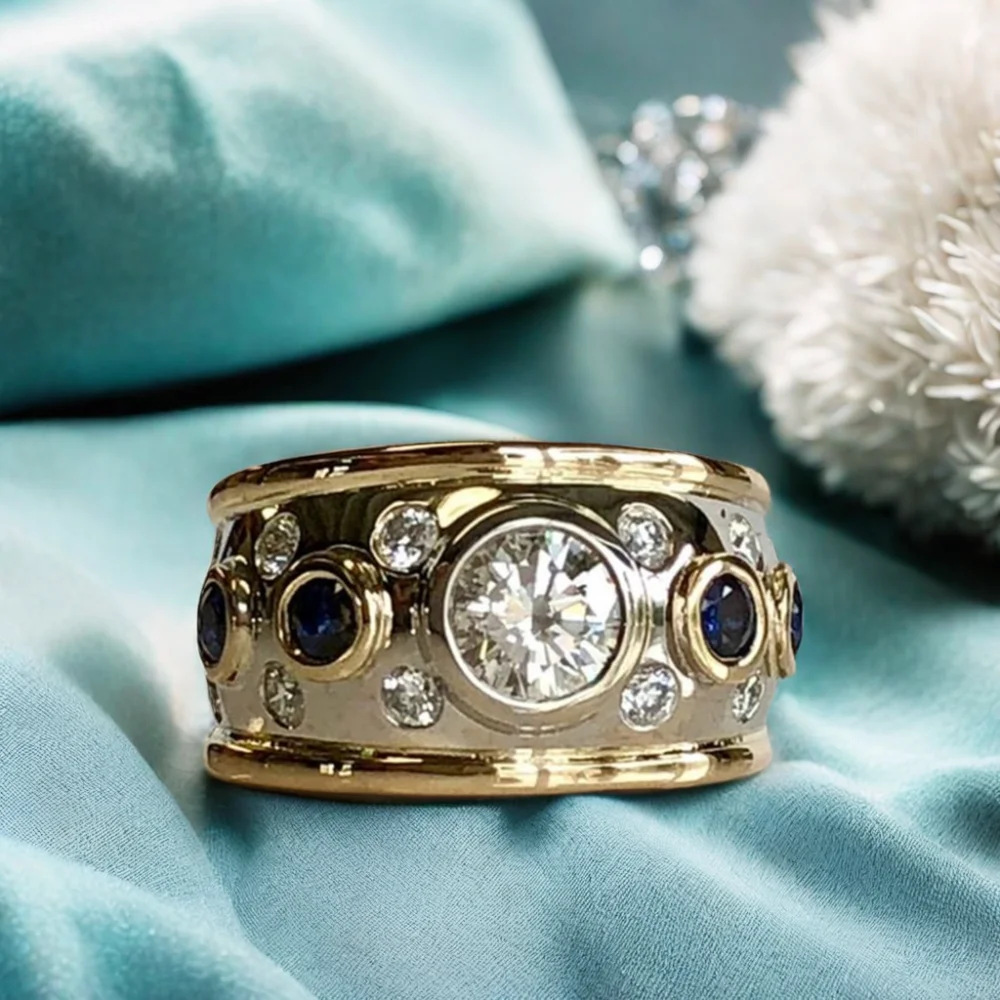 Bague vintage avec incrustation d'or et zircon cubique