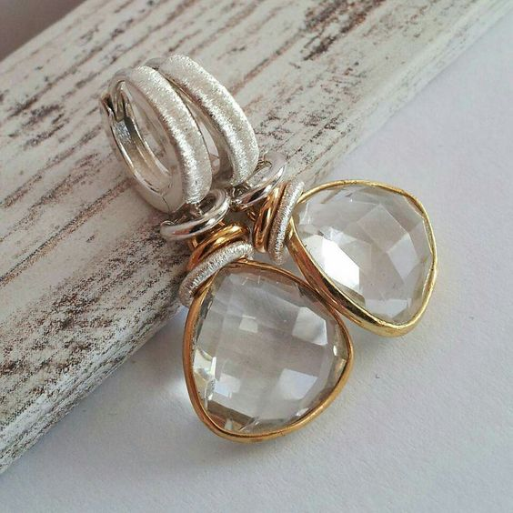 Boucles d'oreilles vintage en verre blanc et or