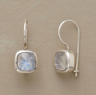 Boucles d'oreilles cubiques en pierre de lune