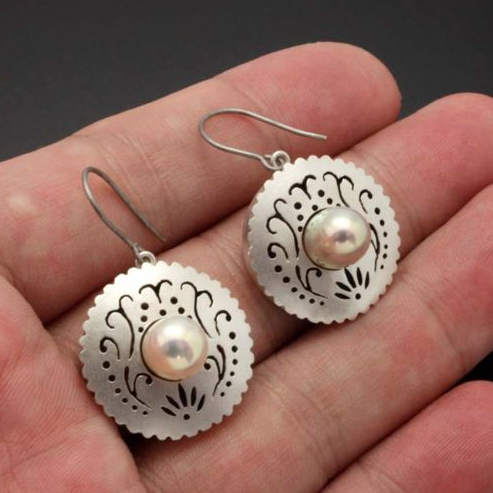 Boucles d'oreilles vintage en argent avec perles rondes