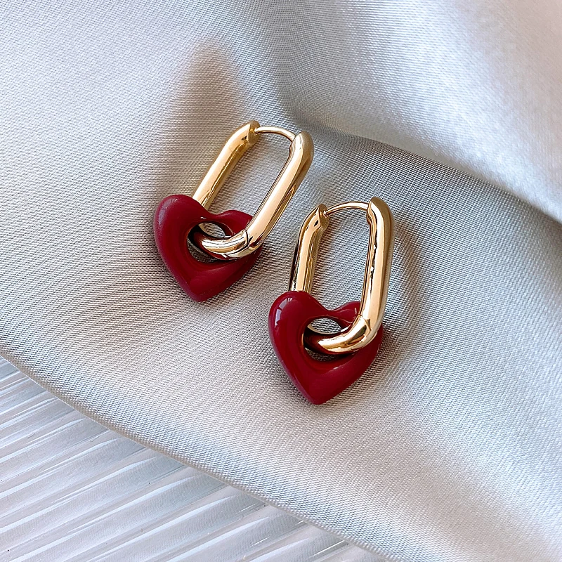 Boucles d'oreilles élégantes en forme de cœur baroque rouge