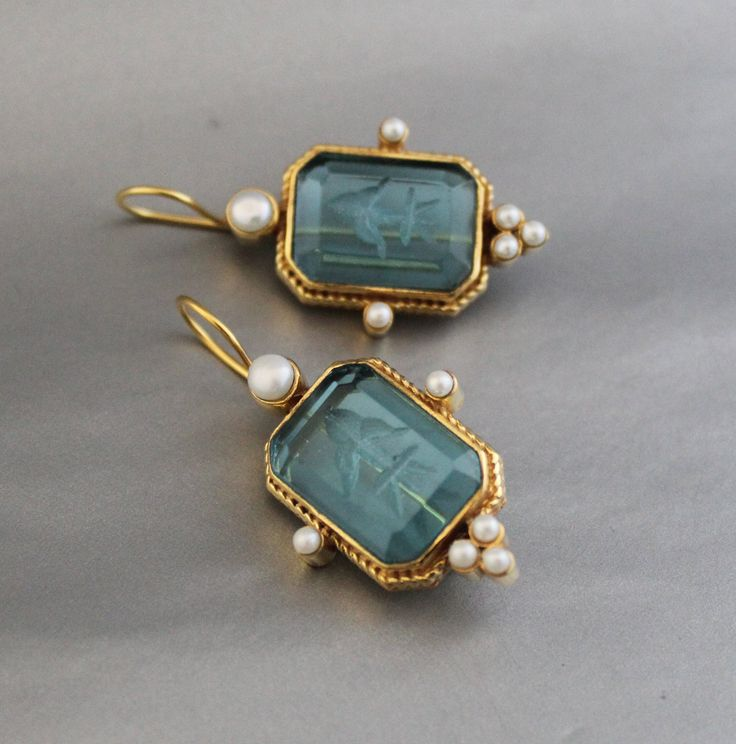 Boucles d'oreilles vintage en perles de verre bleues