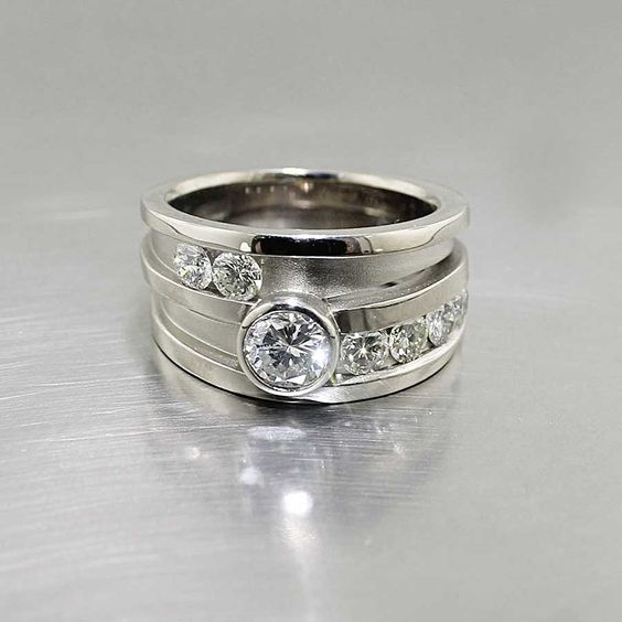 Bague vintage en argent avec zirconium superposé