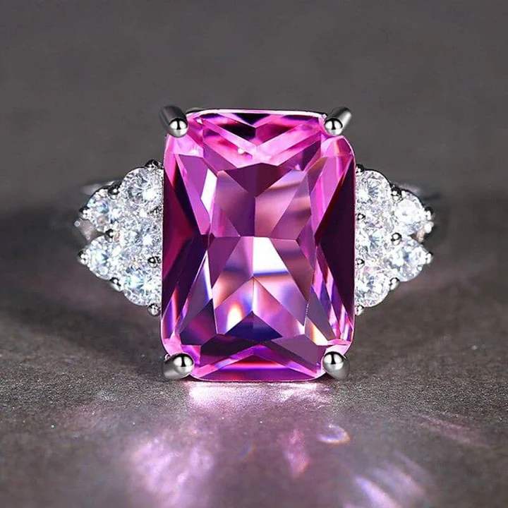 Bague vintage en argent avec zirconium violet