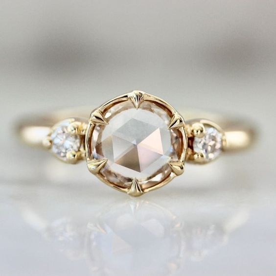 Bague vintage blanche brillante