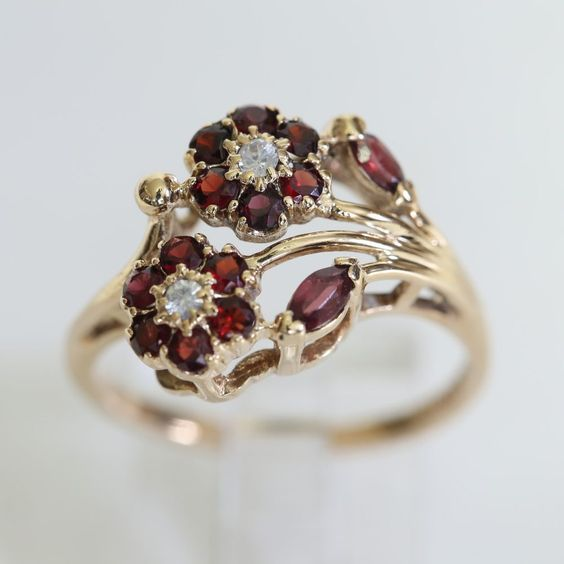 Bague vintage à fleurs rouges et dorées