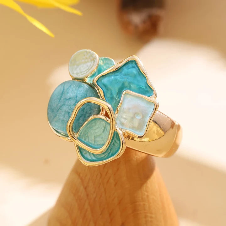 Bague en or avec émail bleu et blanc