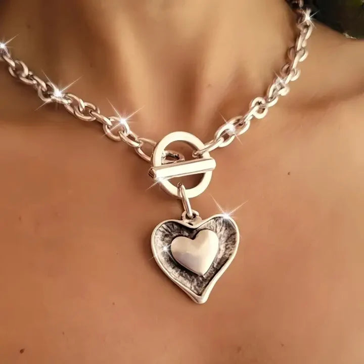 Collier à chaîne argentée à double cœur