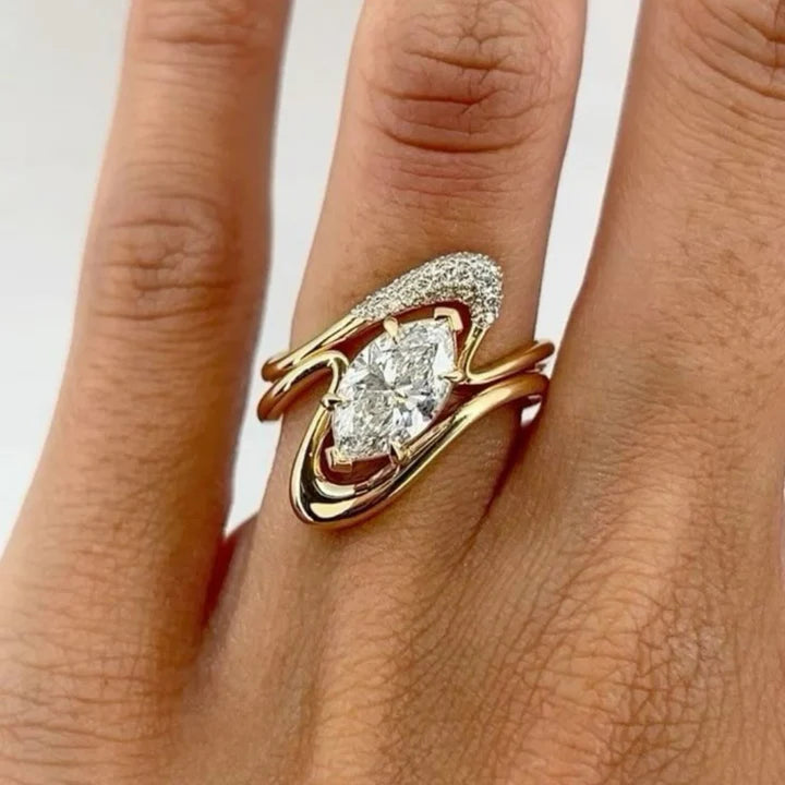 Bague en or avec couche brillante ondulée