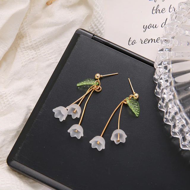 Boucles d'Oreilles Beauté Florale avec Feuilles de Menthe en Or