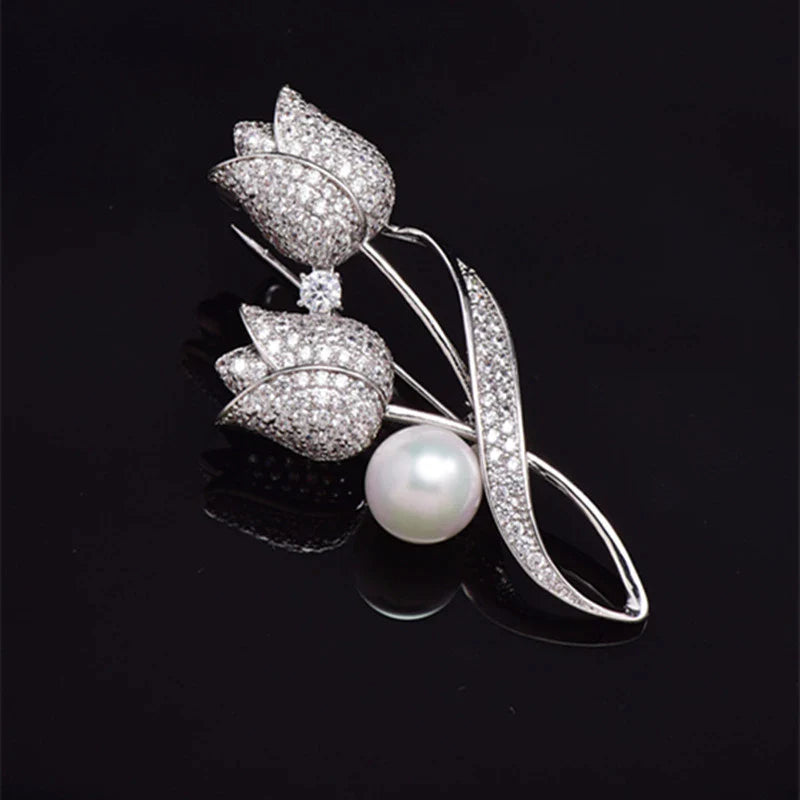 Broche Tulipe avec Zircon et Perle en Or