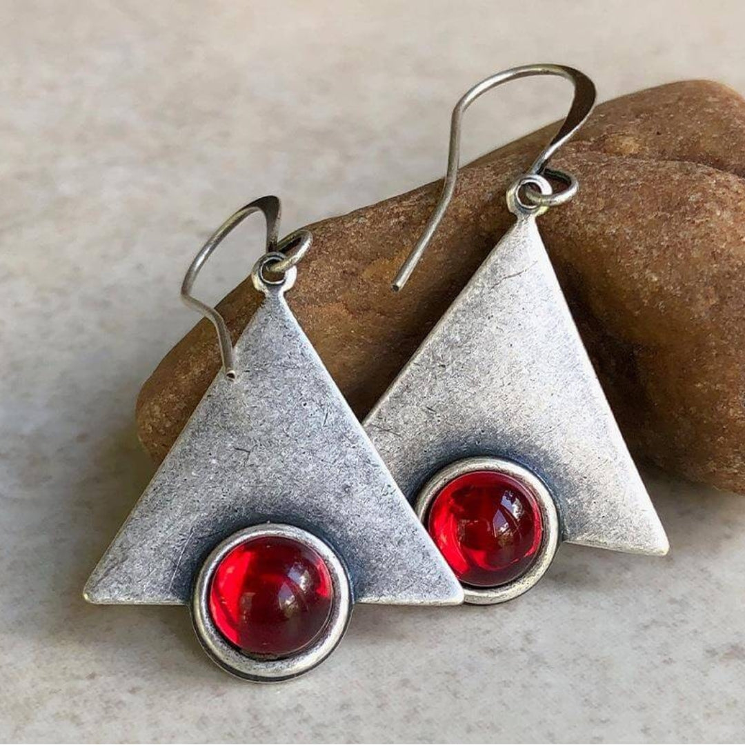 Boucles d'oreilles triangle bohème avec pierres rouges en argent sterling