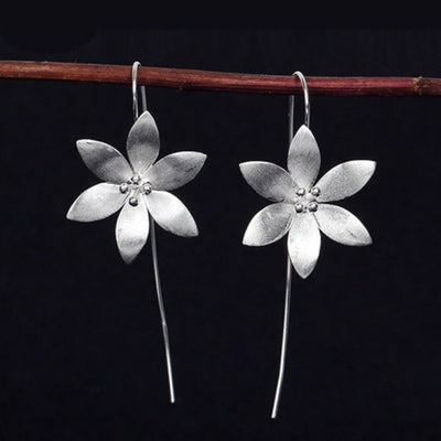 Boucles d'Oreilles Pendantes avec Marguerite en Argent