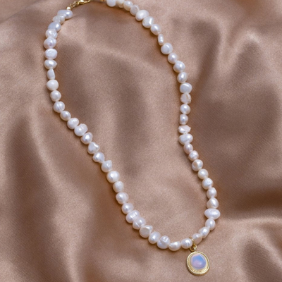 Collier de Perles avec Pierre de Lune en Or