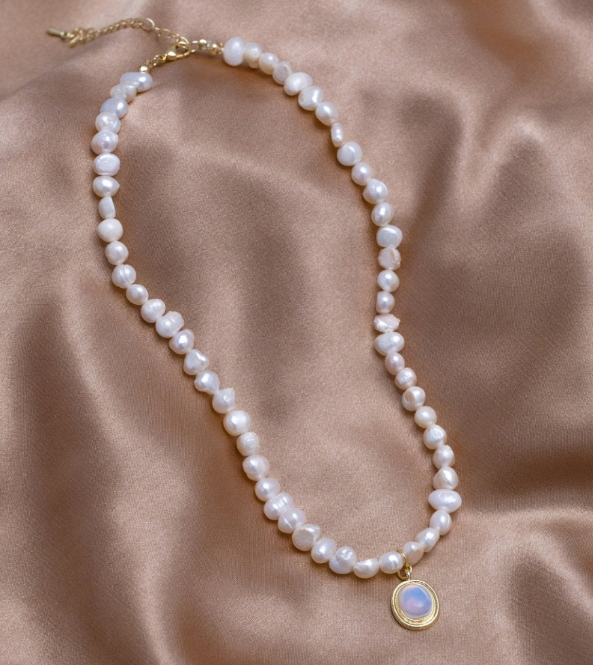 Collier de Perles avec Pierre de Lune en Or