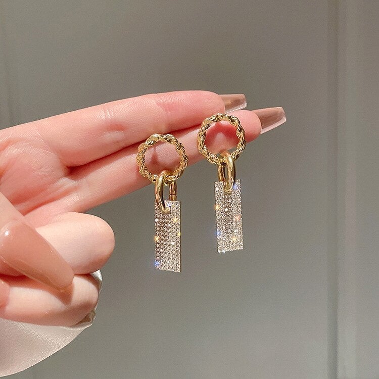 Boucles d'Oreilles Luxueuses en Zircone en Argent et Plaqué avec Strass Incrustés