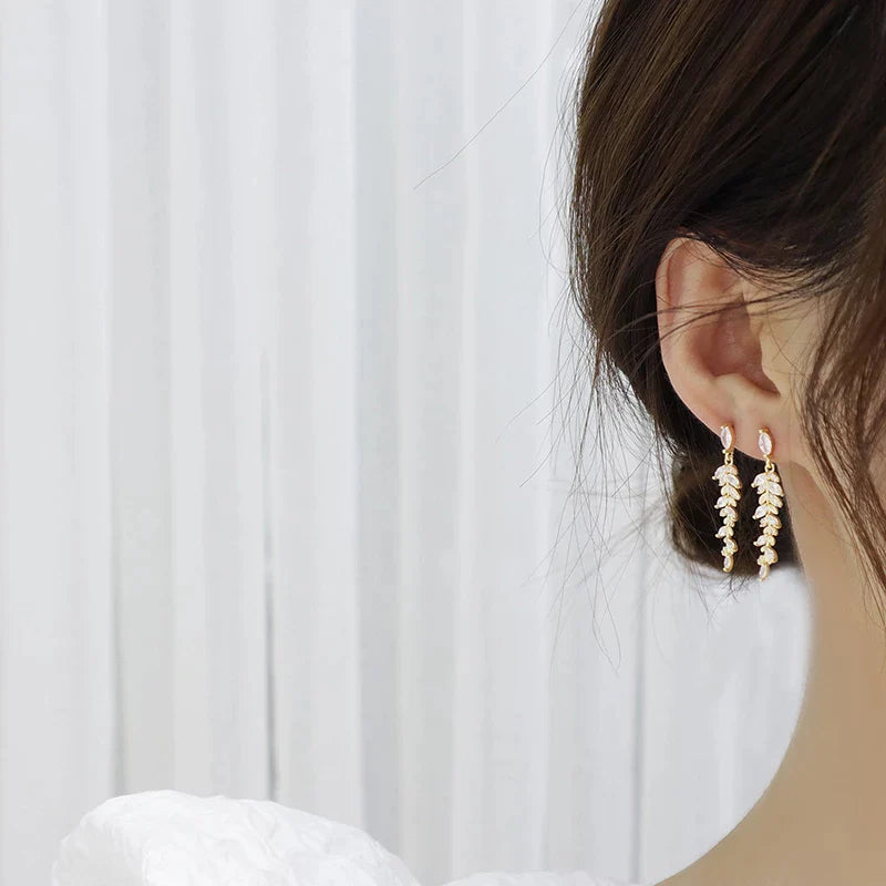 Boucles d'Oreilles Pendantes avec Feuilles en Zirconium en Or