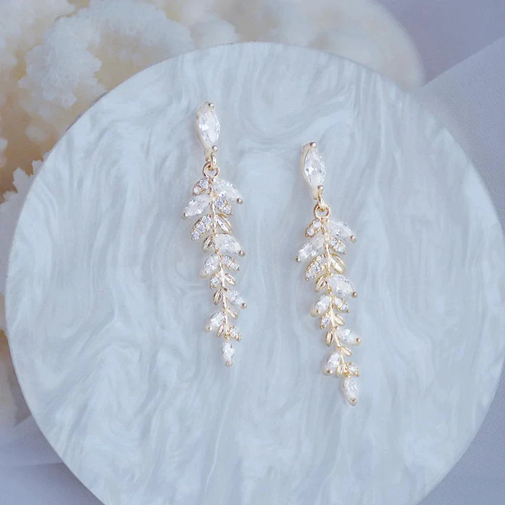 Boucles d'Oreilles Pendantes avec Feuilles en Zirconium en Or
