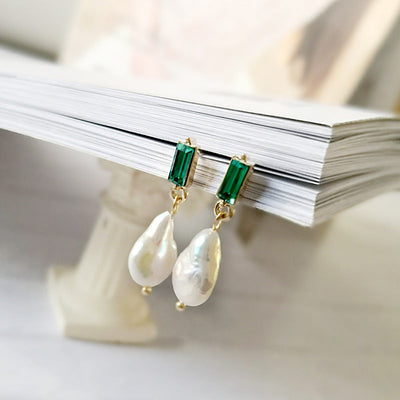 Boucles d'oreilles en Perles Baroques avec Emeraudes