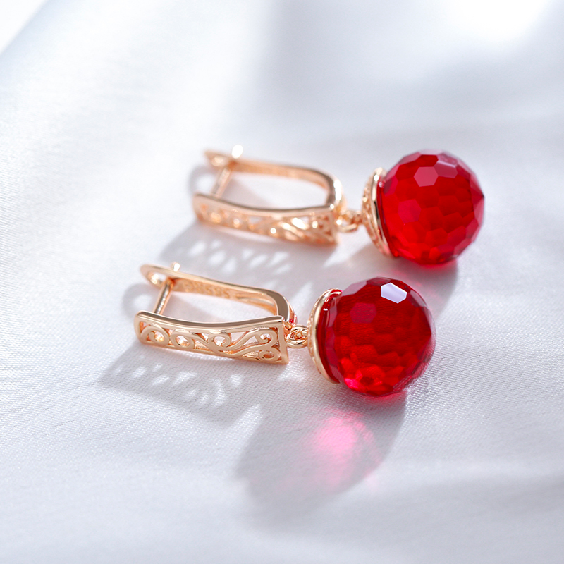 Elégantes Boucles d'oreilles Boule de Cristal Rouge en Or