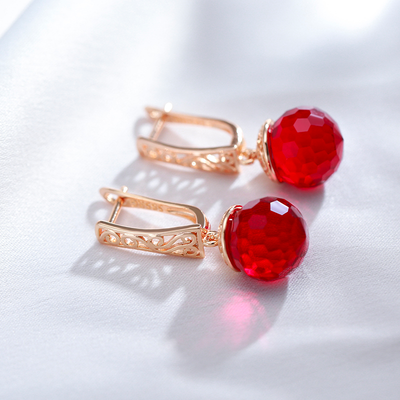 Elégantes Boucles d'oreilles Boule de Cristal Rouge en Or